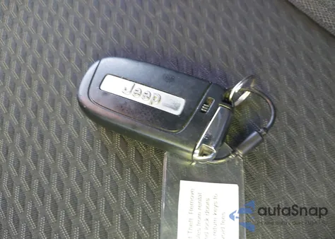 2024 Jeep Compass Latitude 4X4 z USA, uszkodzony, nr VIN 3C4NJDBN8RT100723